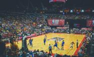 竞技宝官网:NBA季后赛抢七大战惊心动魄，绿军逆转晋级东决